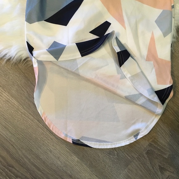 Notched Neck Geo Print Belted Dress - Picture 4 of 6